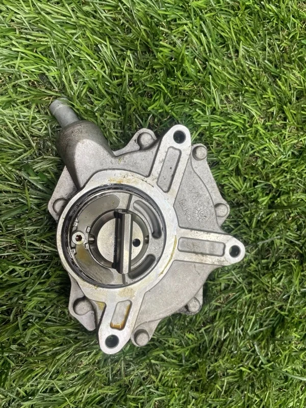 Вакуумный насос Bmw 3 2010 11667542498 E90 N46B20BD