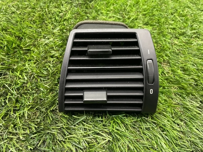 Дефлектор воздушный BMW X5 2006 64228402215 E53 M57D30, передний левый