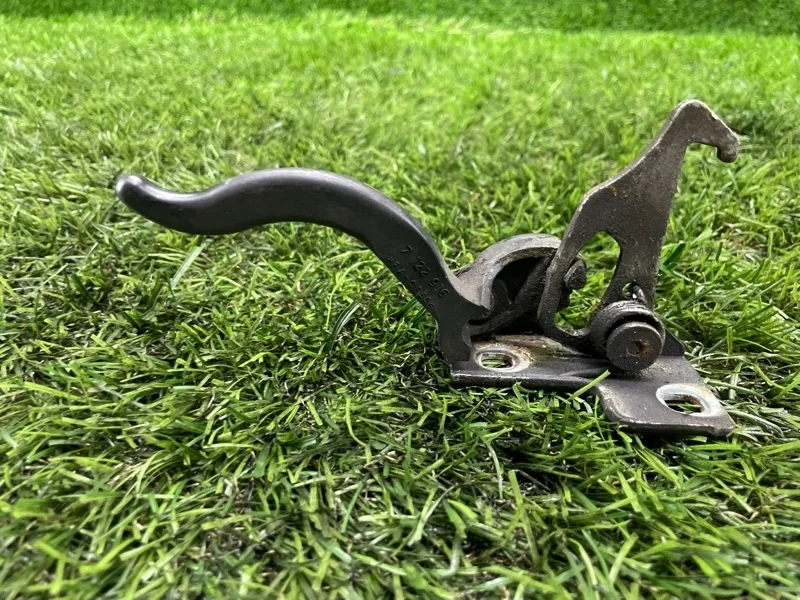 Крюк замка капота BMW X5 2006 51237122916 E53 M57D30