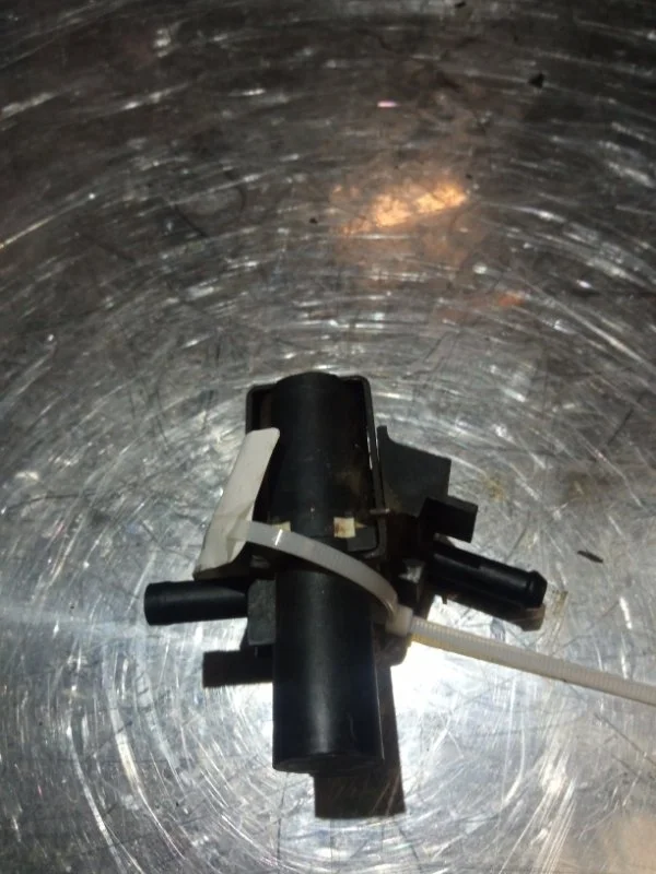 Клапан вентиляции топливного бака Mazda 2 2008