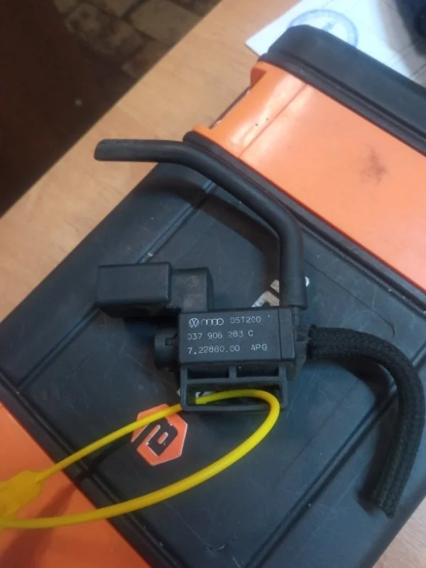 Клапан вентиляции топливного бака Volkswagen Golf 2006 1K1