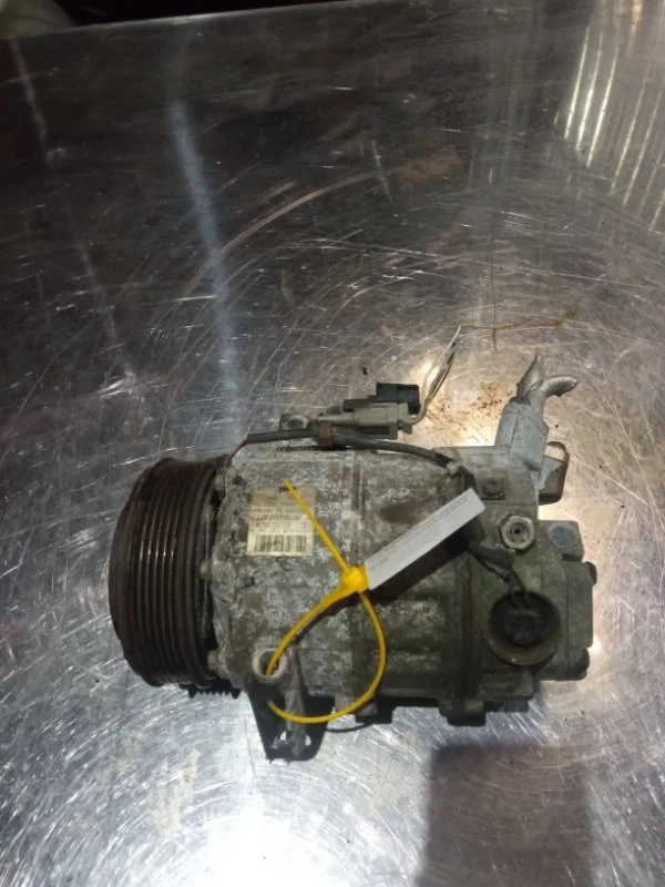 Компрессор кондиционера Nissan Serena
