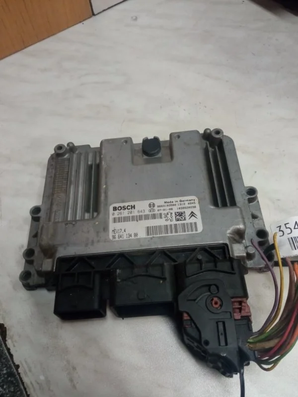 Блок управления двигателем Peugeot 207