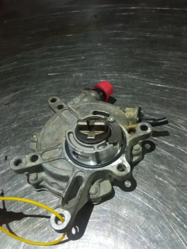 Насос вакуумный Mercedes-Benz -Class