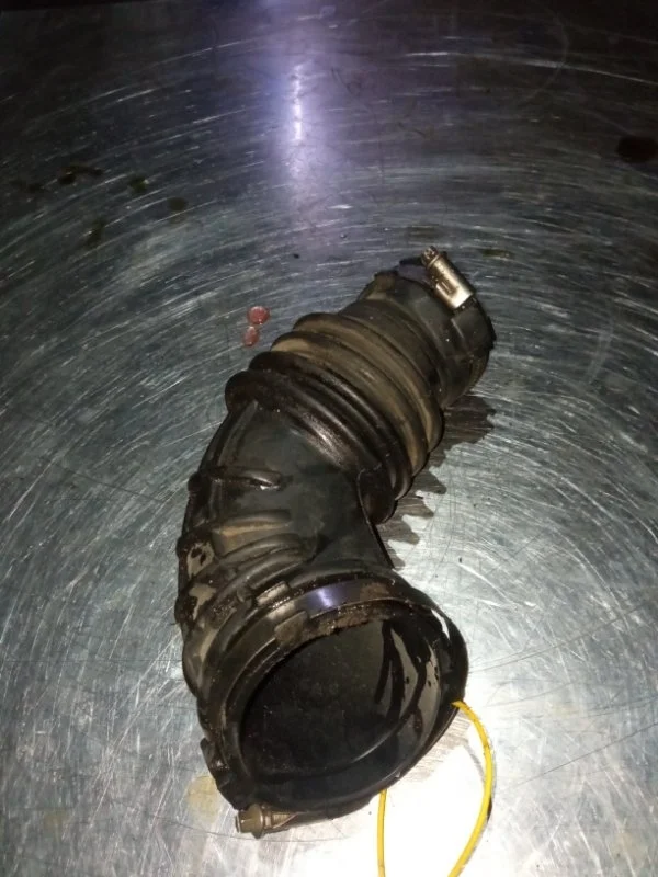 Патрубок воздушного фильтра Audi A4