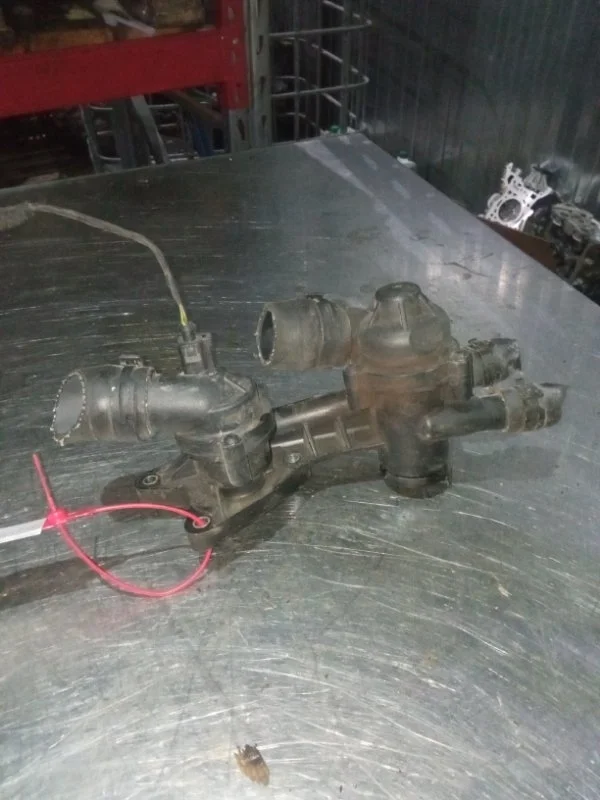 Термостат в сборе корпусом Volkswagen Golf