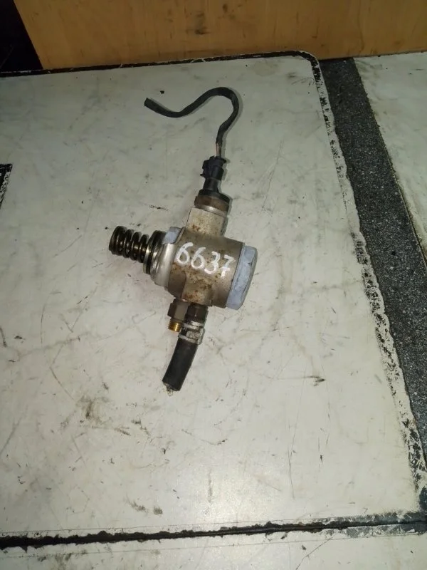 Топливный насос высокого давления Volkswagen Golf VI