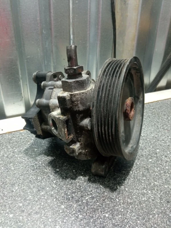 Насос гидроусилителя руля Mercedes-Benz Sprinter