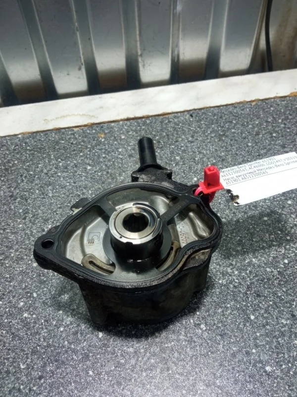 Насос вакуумный Mercedes-Benz Sprinter