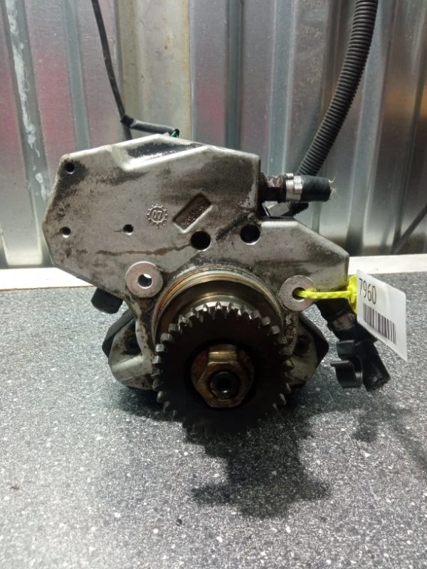 Топливный насос высокого давления Mercedes-Benz Sprinter