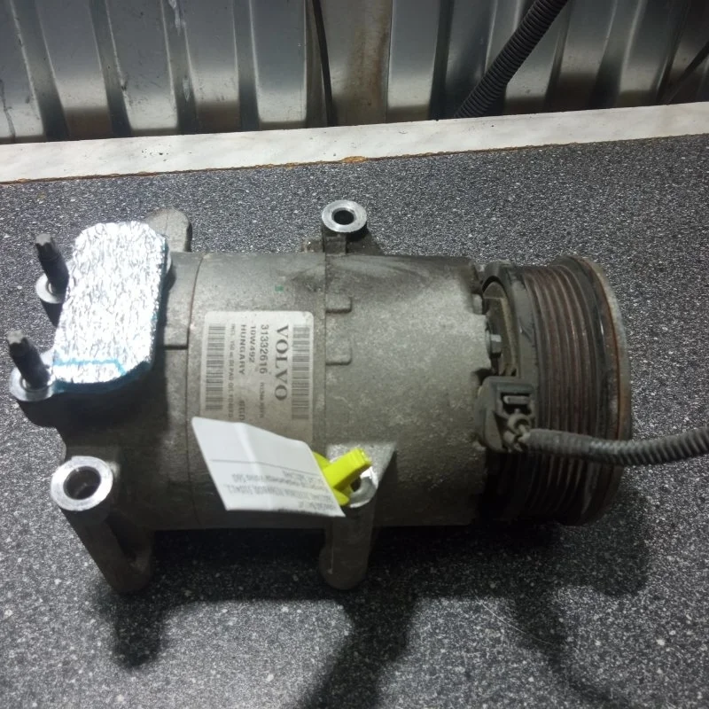 Компрессор кондиционера Volvo S60