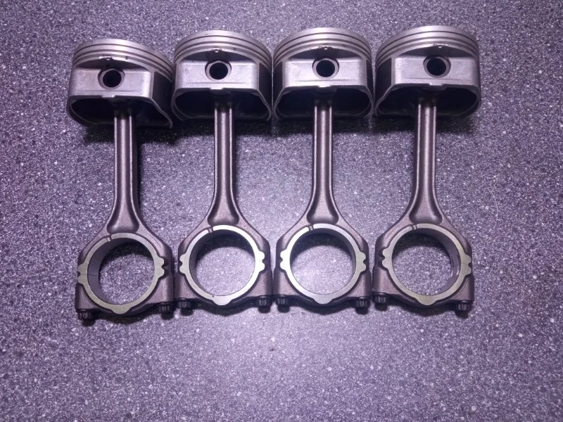 Шатун с поршнем Mitsubishi Lancer