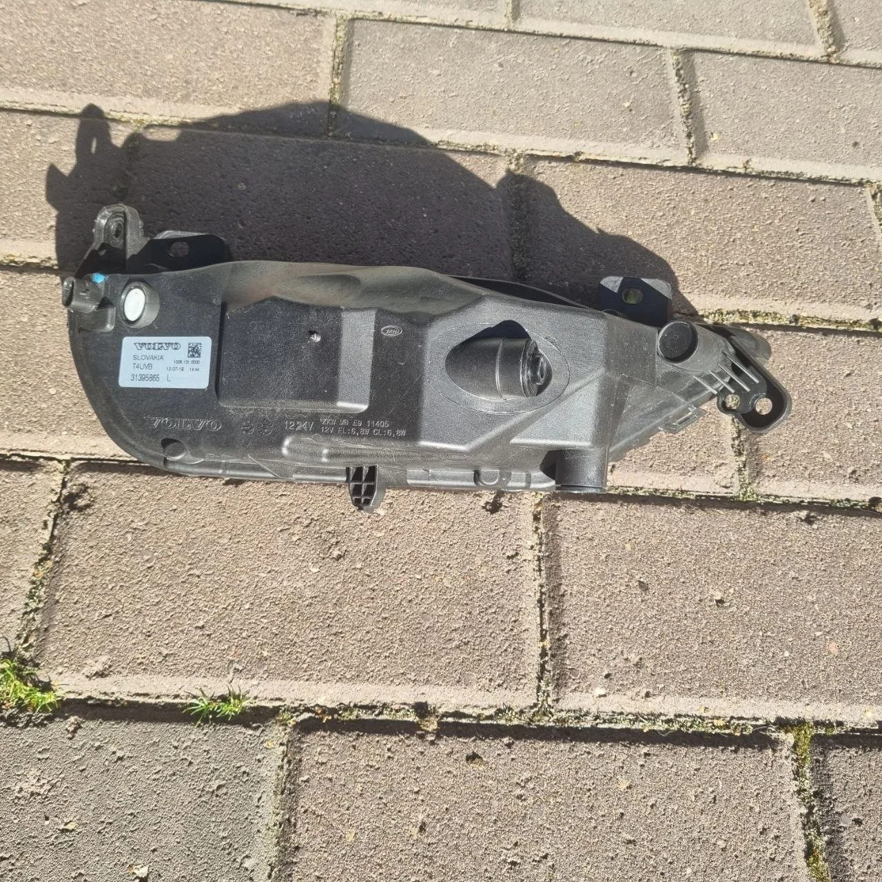 Противотуманка (ПТФ) передняя левая Volvo XC60 2 2017-2021