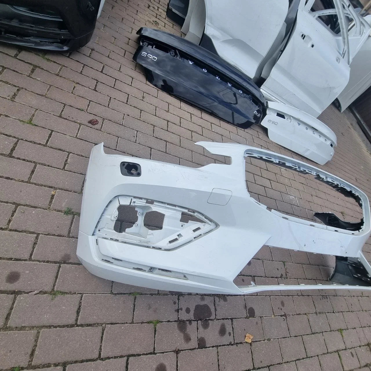 Volvo V60 2 - Бампер передний