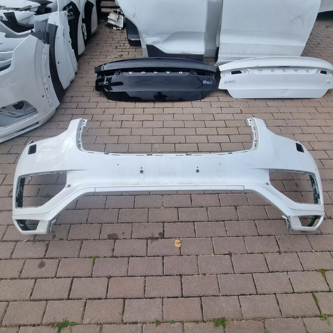 Бампер передний для Volvo XC90 2015+