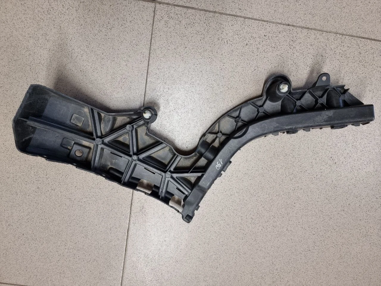 Кронштейн бампера левый Volvo  V60 V60CC 23+ (32390719)