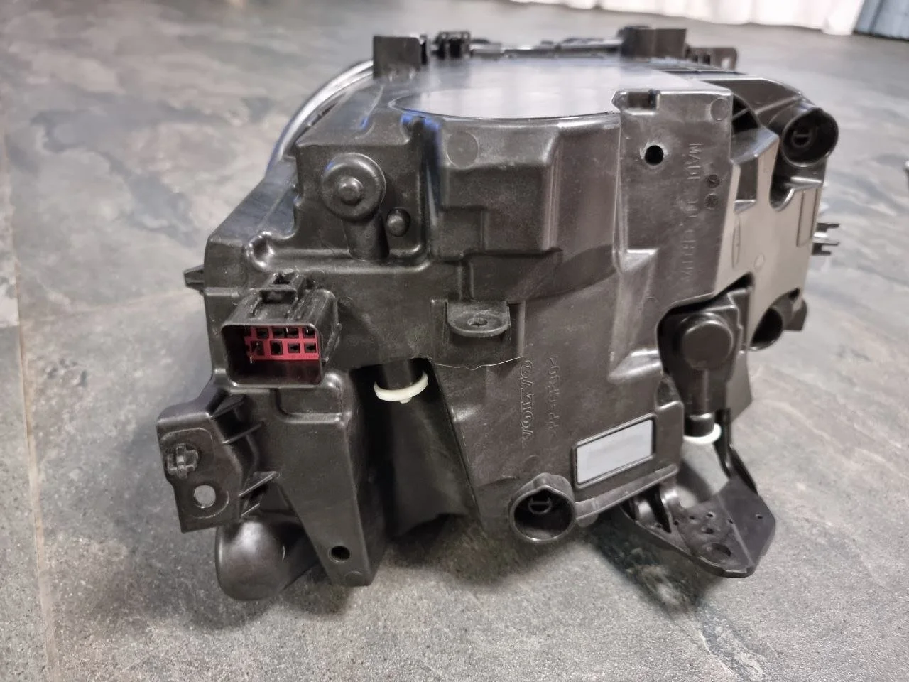 Фара правая Volvo XC60 2 поколение [рестайлинг] (2021-2024)