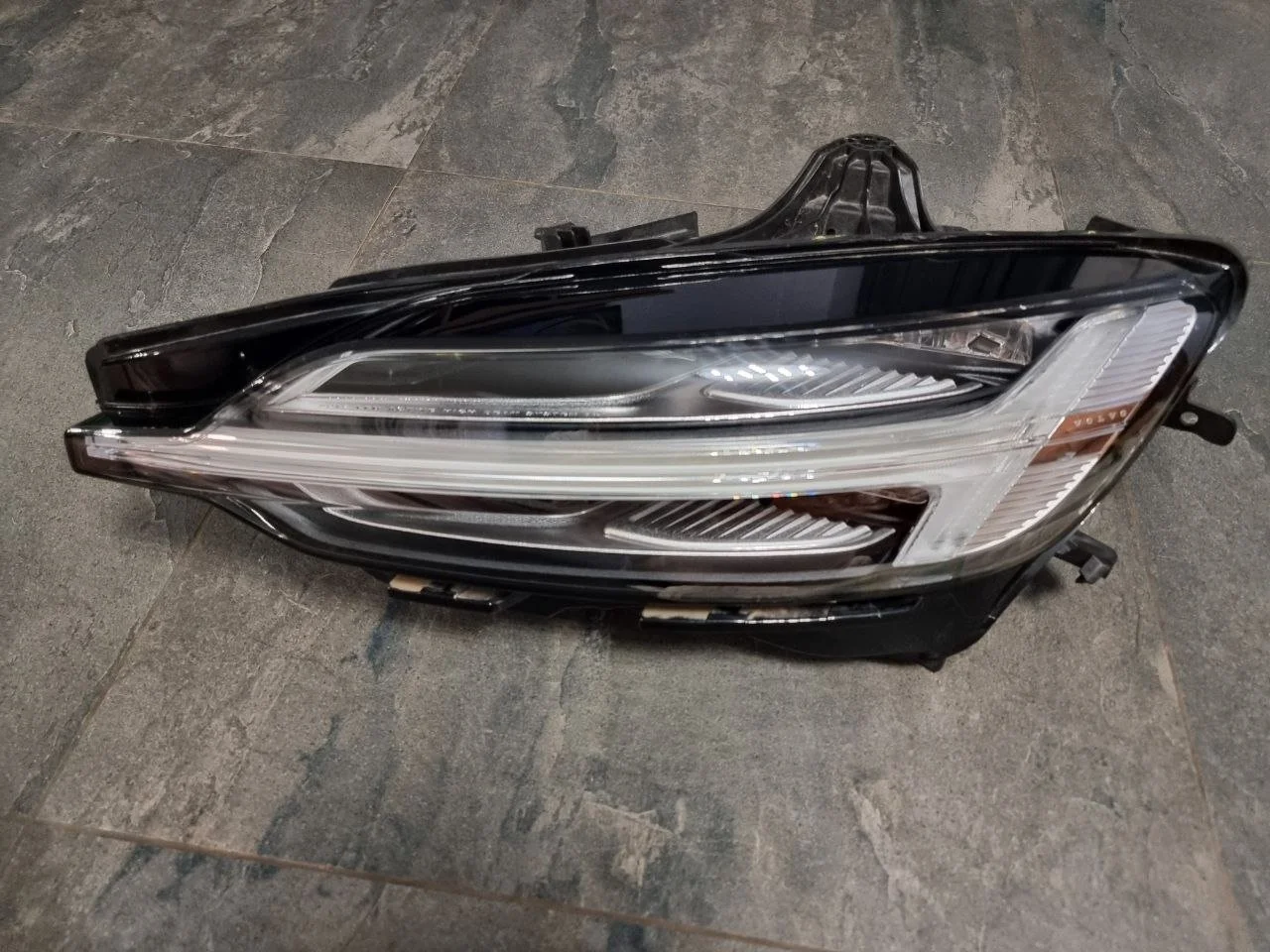 Фара левая Volvo V60 2 поколение (2018-2024)