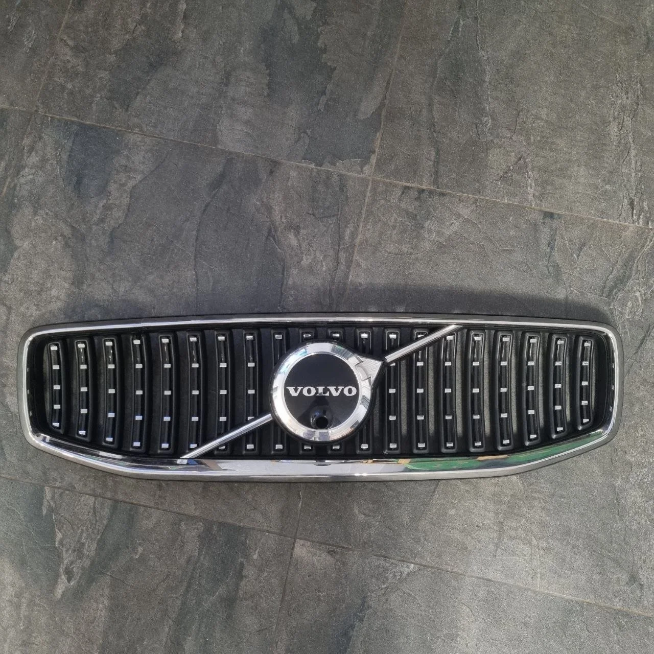 Решетка радиатора volvo v60 кросс кантри