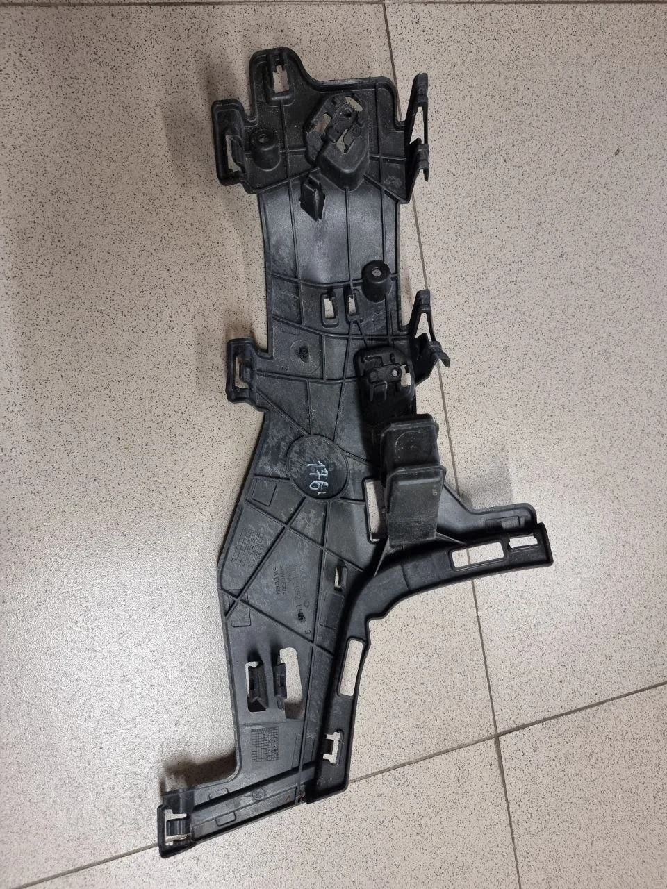 Кронштейн переднего бампера правый Volvo xc90 2 2014-2019