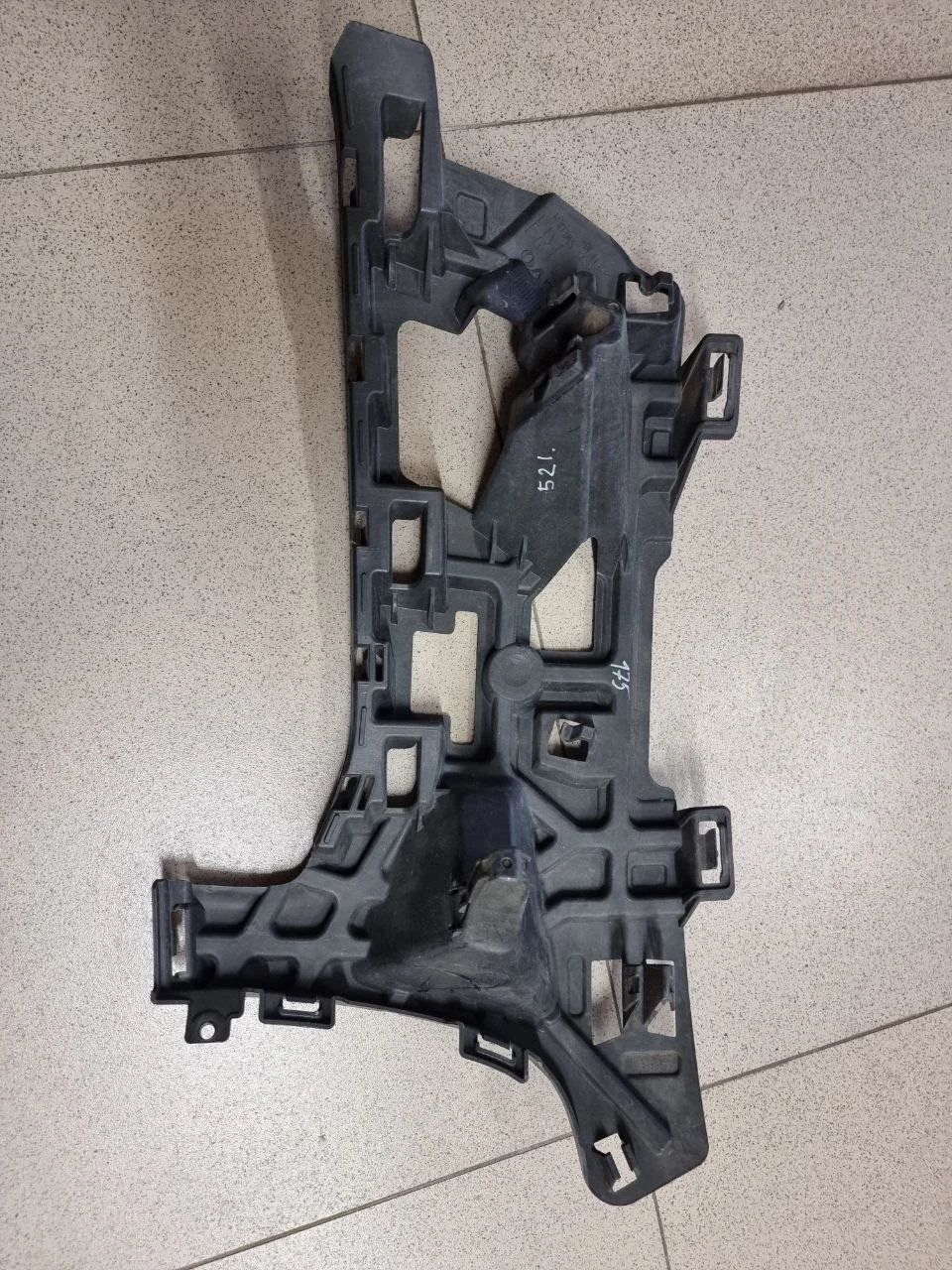 Кронштейн переднего бампера правый Volvo xc90 2 2014-2019