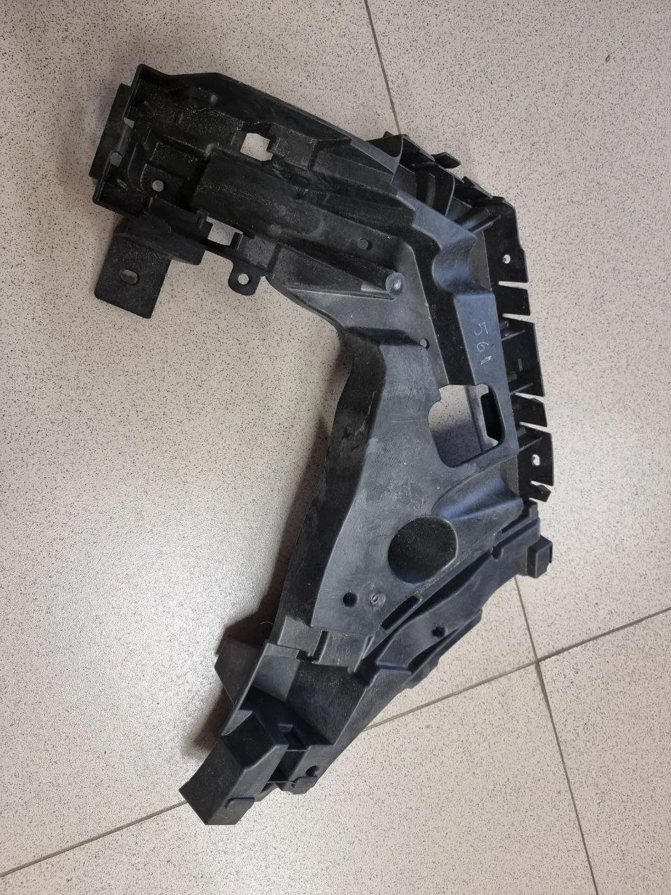 Кронштейн переднего бампера правый Volvo  V60 2019+