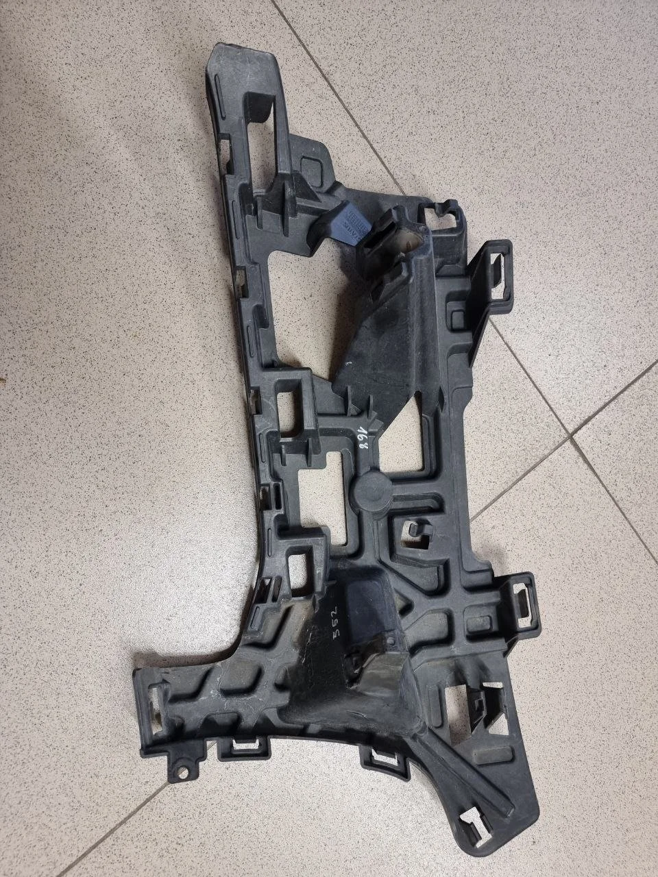 Кронштейн переднего бампера правый Volvo xc90 2 2014-2019