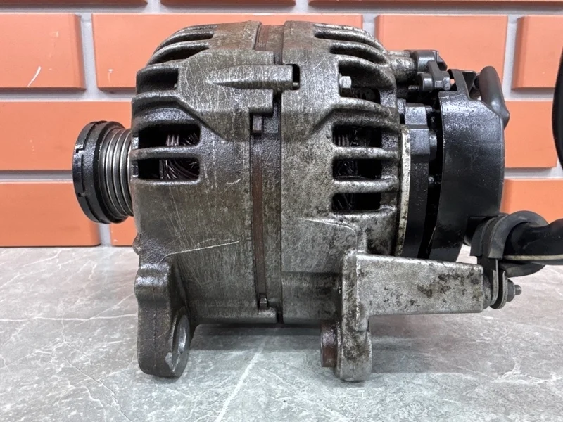 Генератор Volkswagen Tiguan 2011 03C903023A NF 1.4 CAV