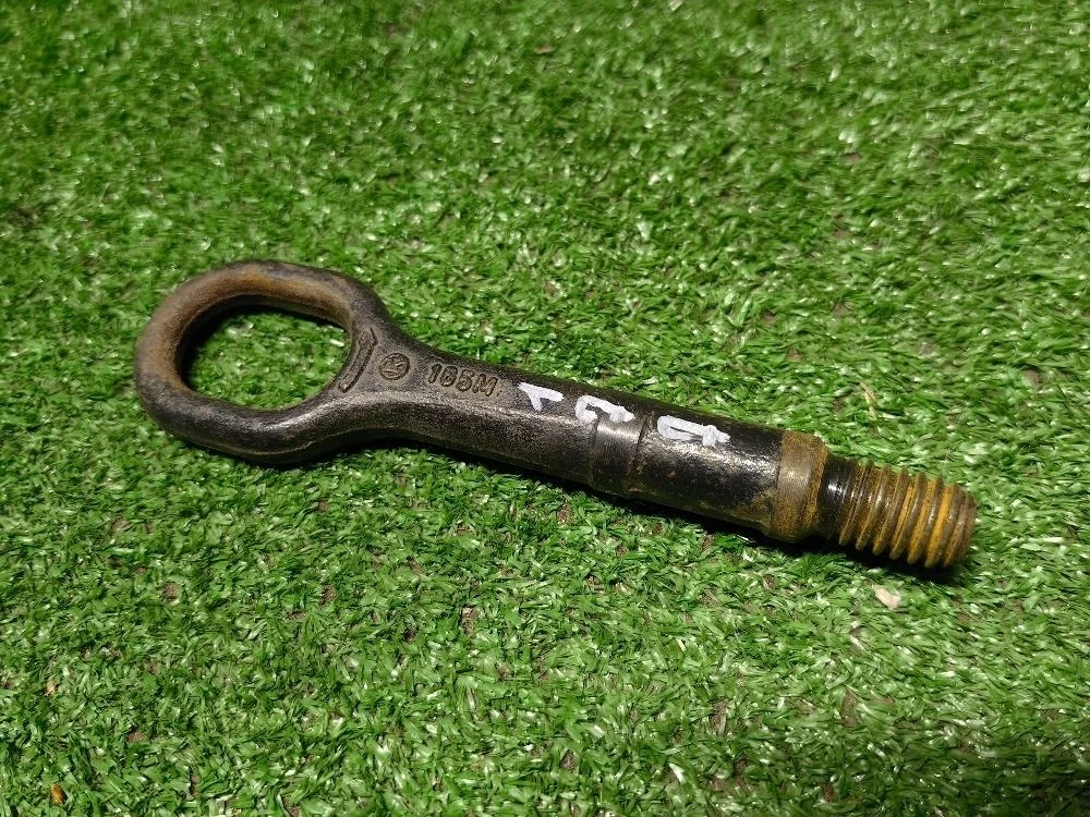 Крюк буксировочный Volkswagen Tiguan