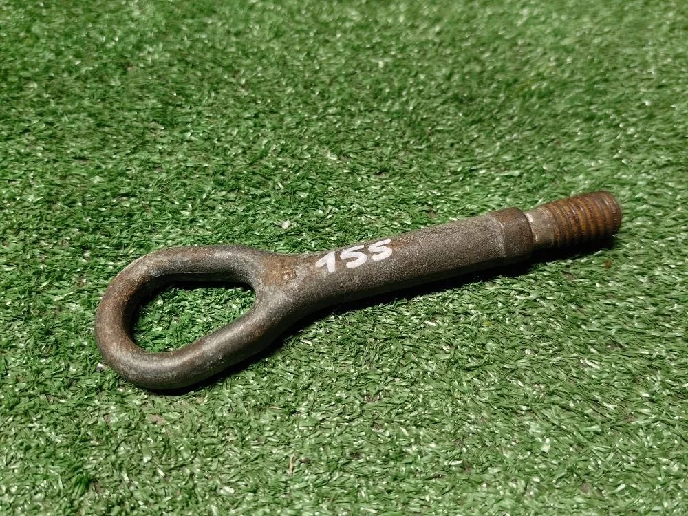 Крюк буксировочный Mercedes-Benz E W211