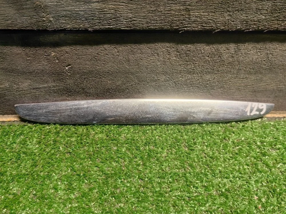 Молдинг капота левый BMW E90