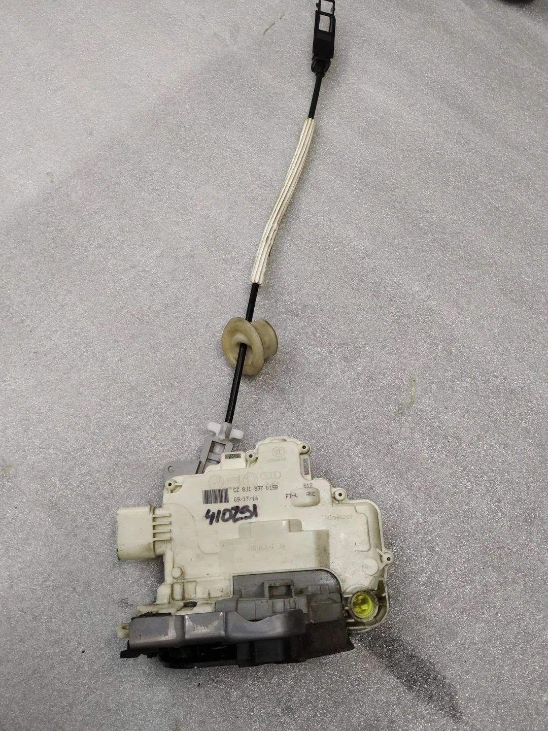 замок двери передней левой Volkswagen Touareg 2 7P6 2015