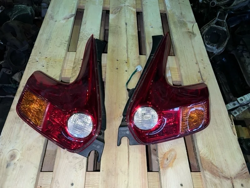 Фонарь Nissan Juke 2013 F15E