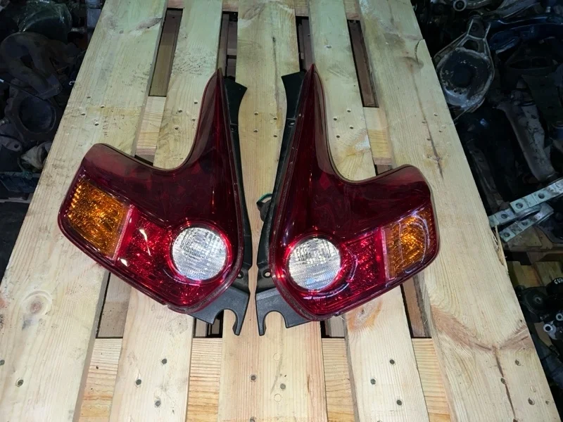 Фонарь Nissan Juke 2013 F15E