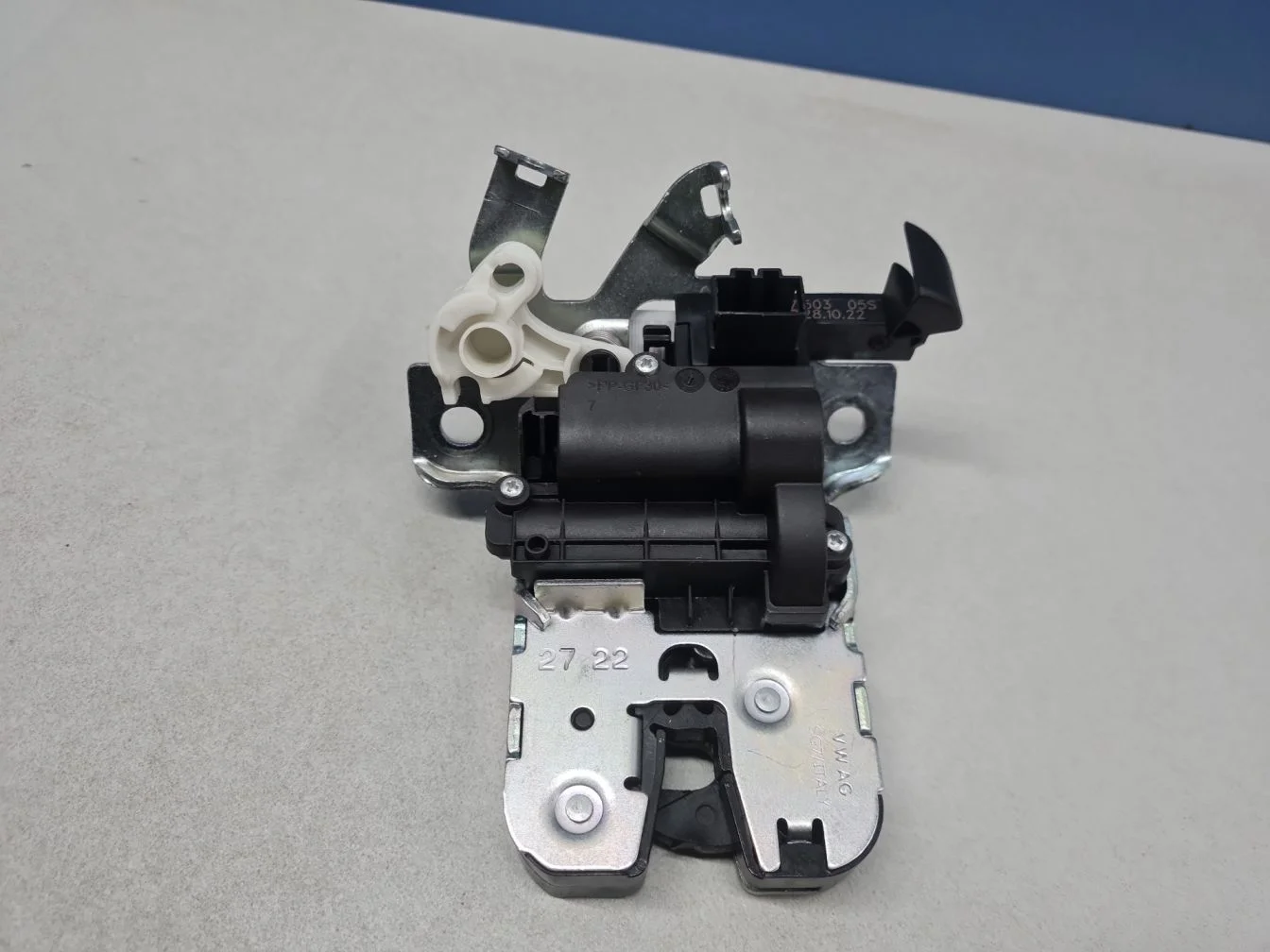 Замок багажника для Audi A4 B9 2015-