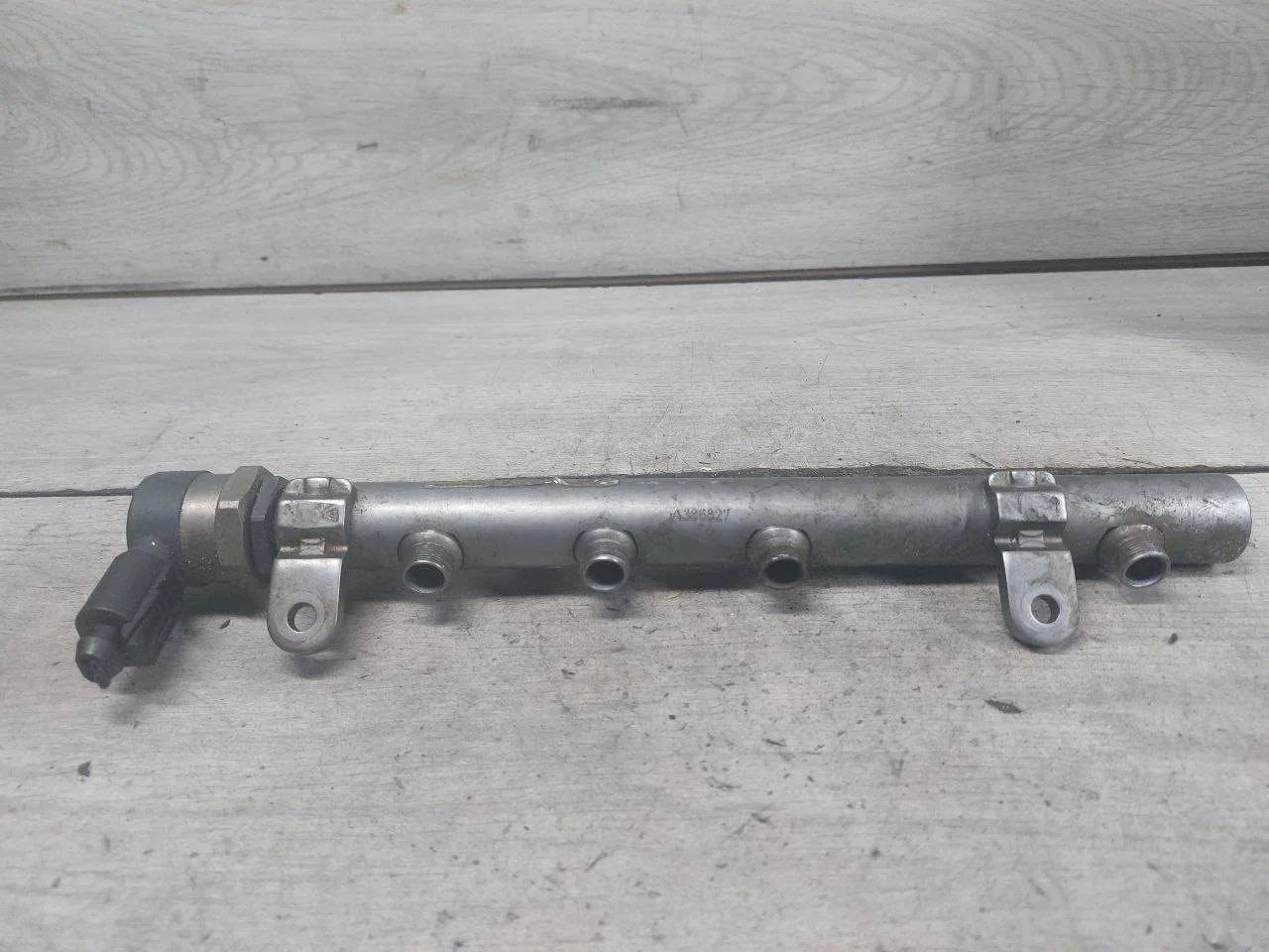 топливная рампа левая Mercedes-Benz M W164