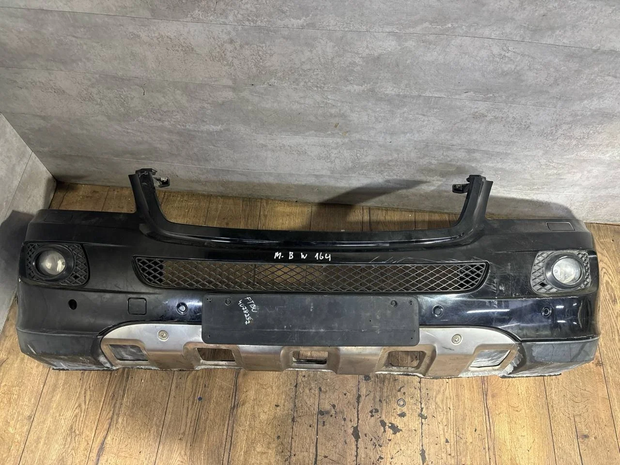бампер передний Mercedes-Benz M W164   Белый
