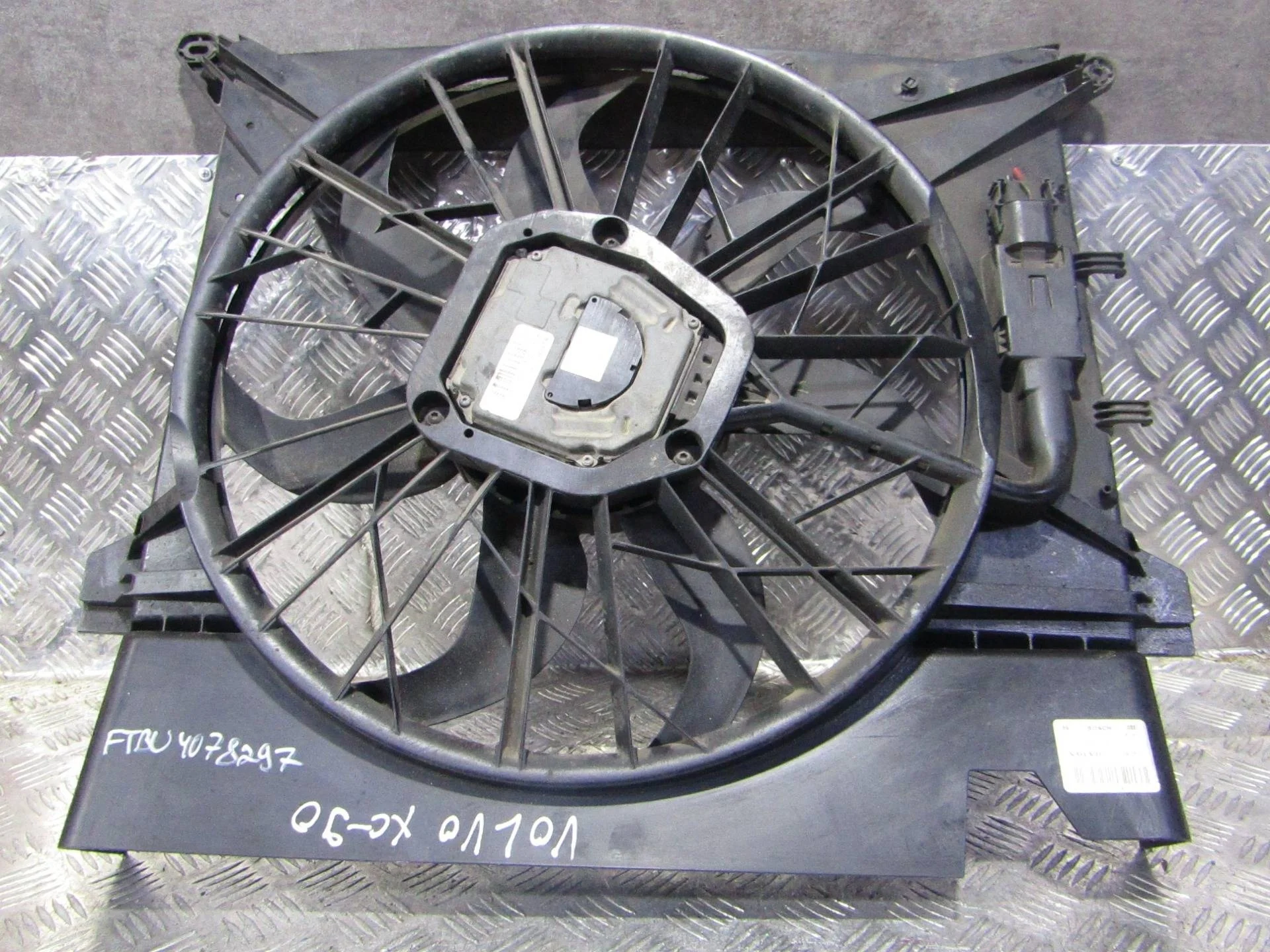 вентилятор охлаждения Volvo XC90