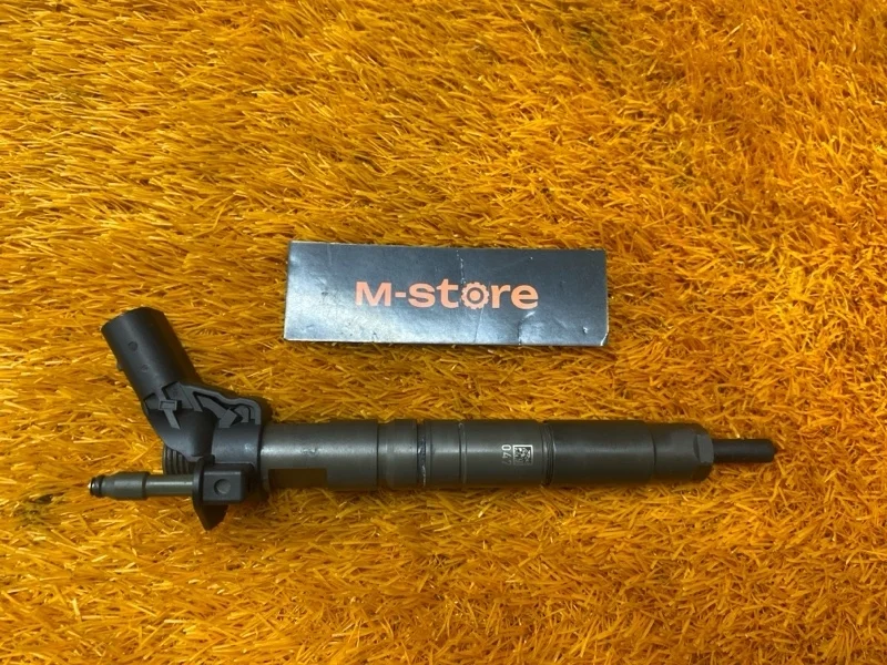 Форсунка топливная Mercedes-Benz M-Class 2012 A6420701187 W166 642.826