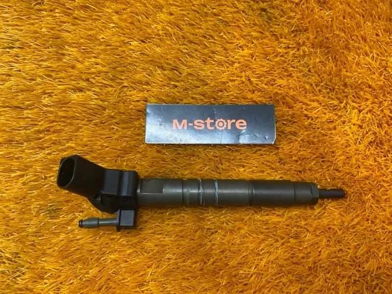 Форсунка топливная Mercedes-Benz M-Class 2012 A6420701187 W166 642.826