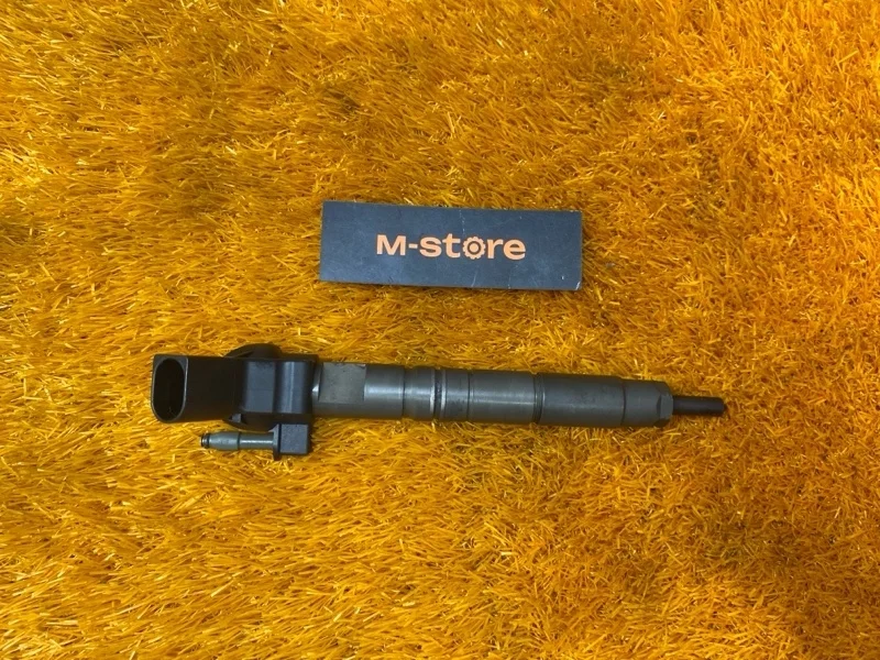 Форсунка топливная Mercedes-Benz M-Class 2012 A6420701187 W166 642.826