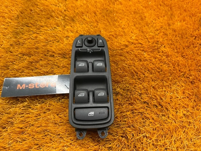 Блок управления стеклоподъемниками Volvo Xc60 2011 31334346 DZ44 B4204T6, передний левый