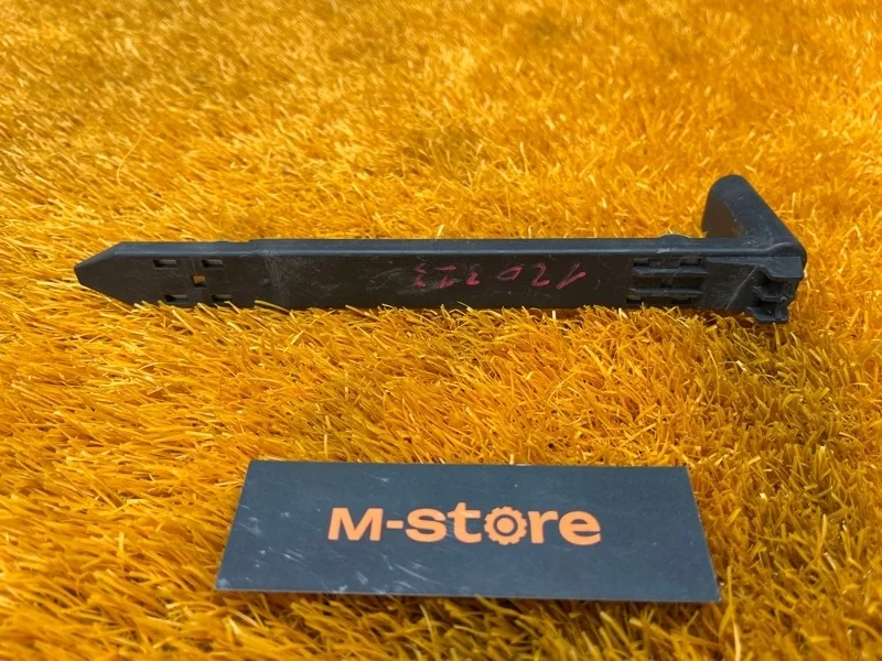 Кронштейн фары Volvo XC60 2011 30763154 DZ44 B4204T6