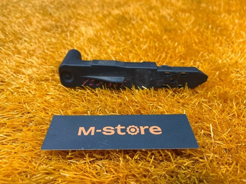 Кронштейн фары Volvo XC60 2011 30763155 DZ44 B4204T6