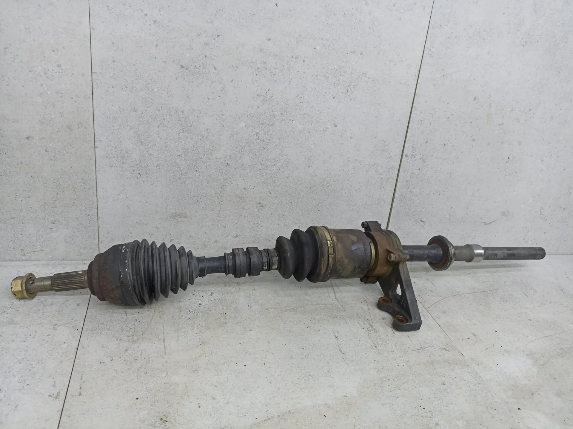 Полуось передняя правая Nissan Murano Z50