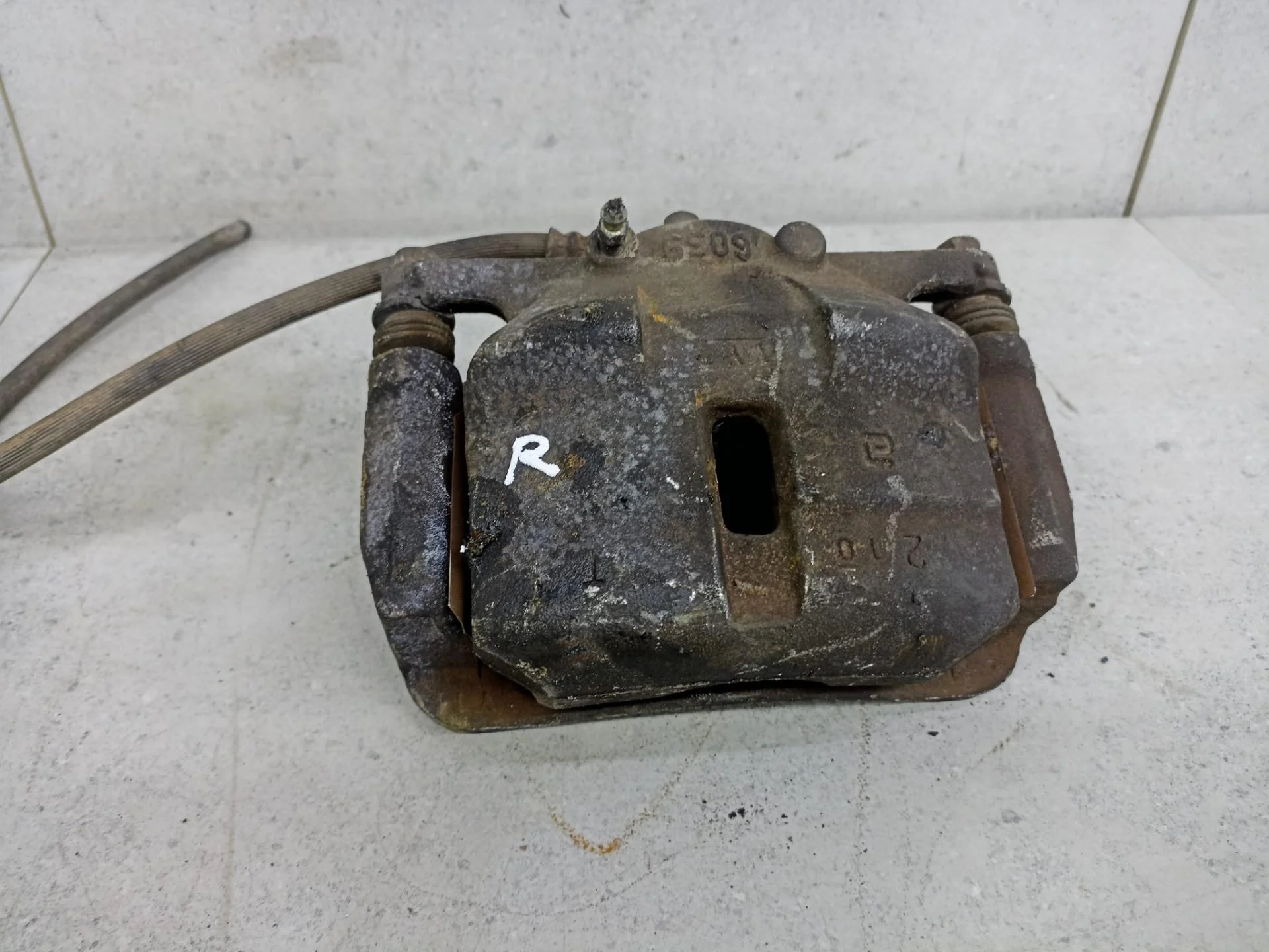 Суппорт тормозной передний правый Nissan X-Trail