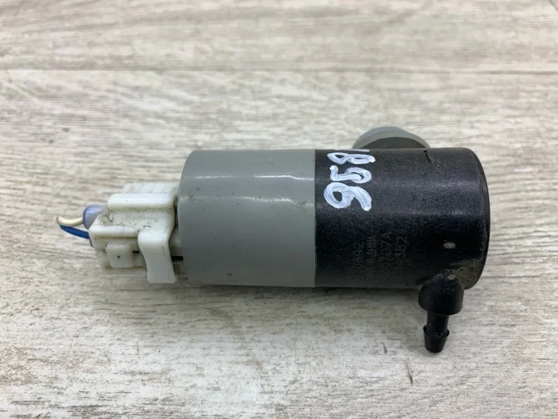 Насос омывателя Toyota Auris 2009 8533002030 ХЭТЧБЕК 1NR-FE