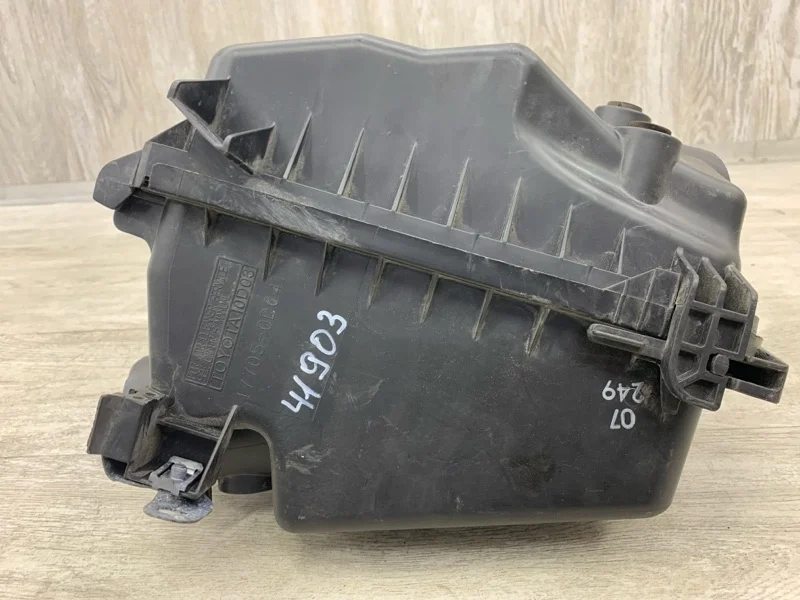 Корпус воздушного фильтра Toyota Avensis 2007 177010D041 УНИВЕРСАЛ 3ZZ-FE