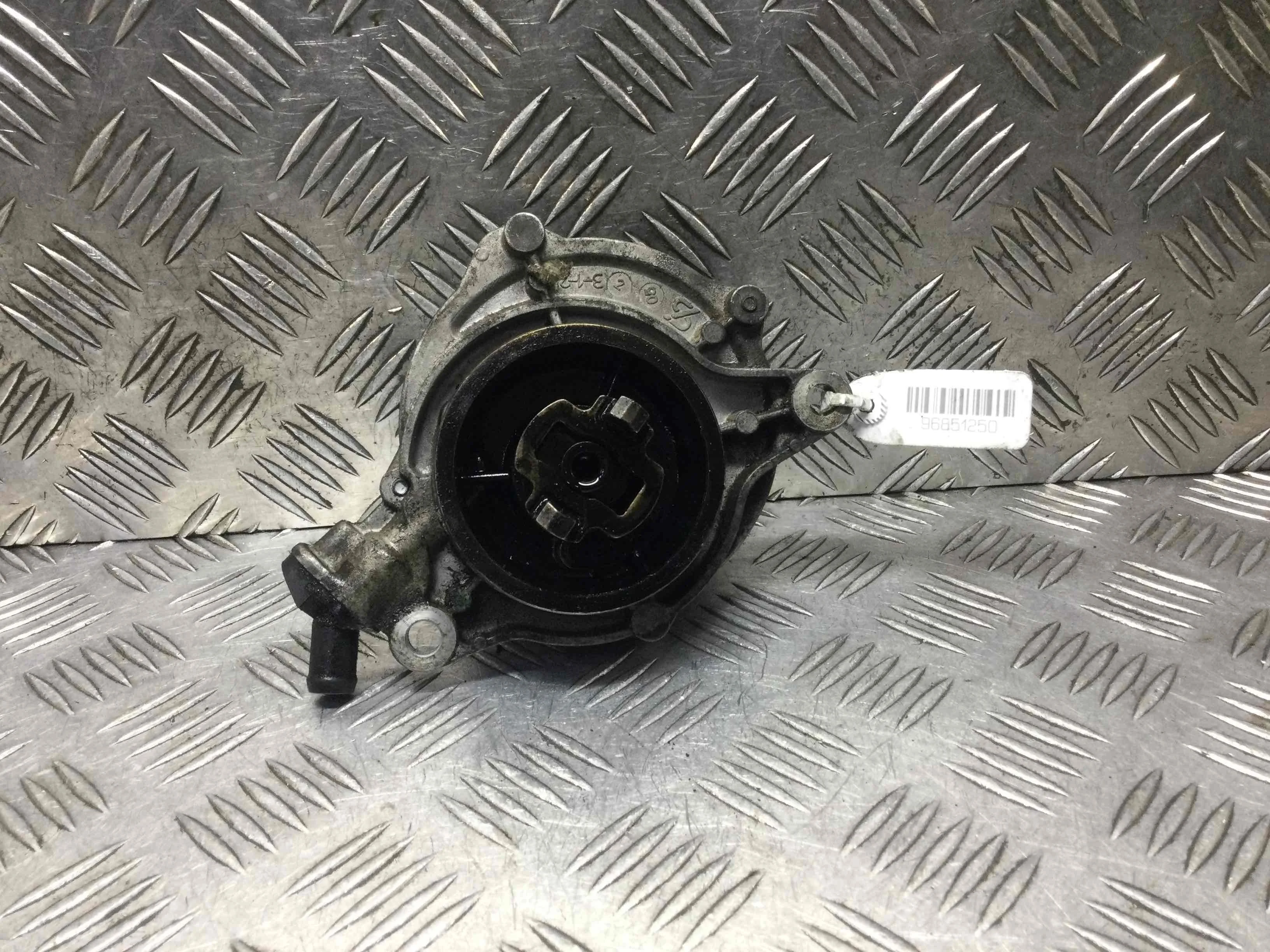 Насос вакуумный BMW X3 E83 (2003-2006) дизель 3.0 TDI Автомат