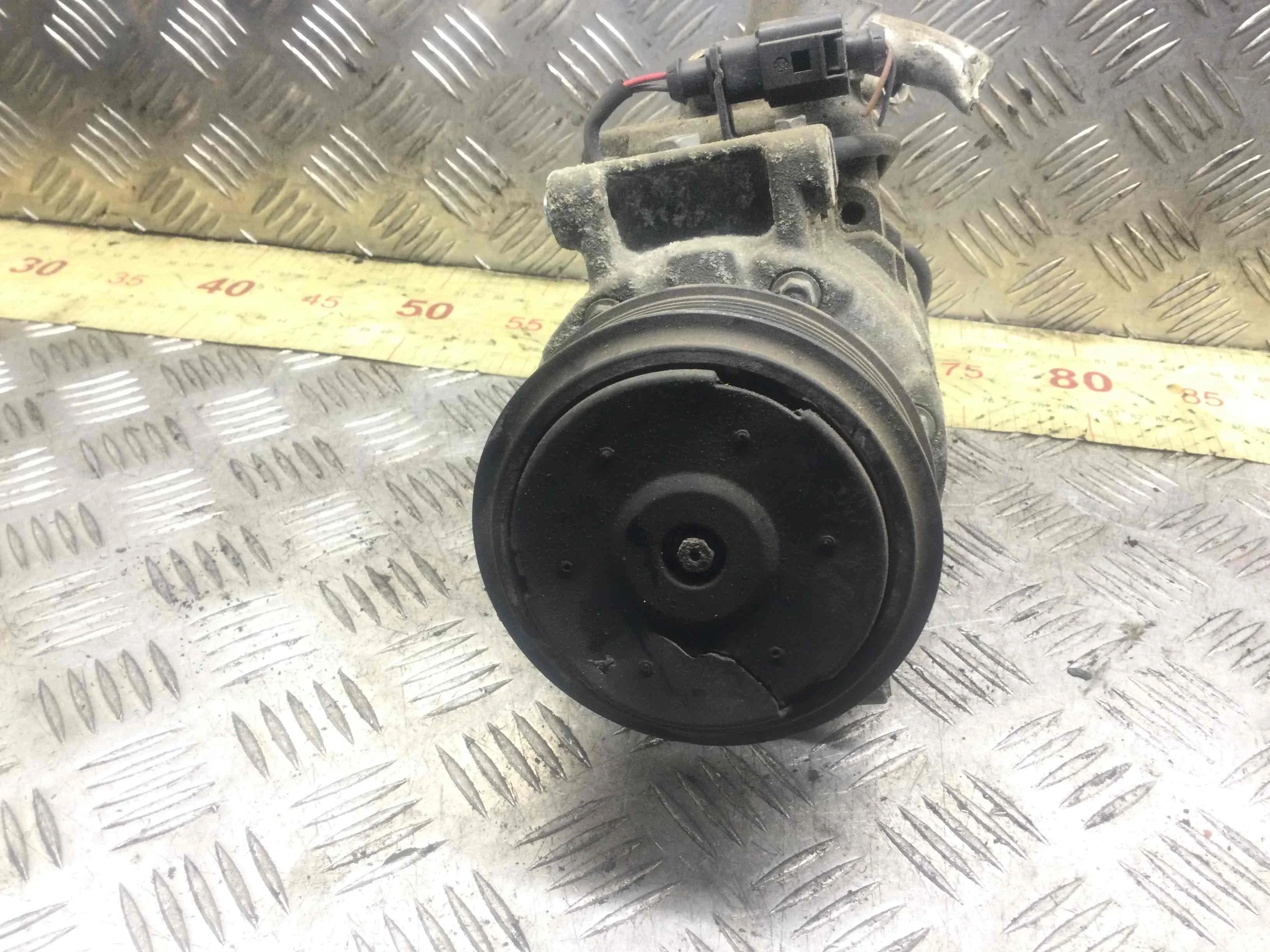 Компрессор кондиционера Volkswagen Touareg 1 поколение рестайлинг 2007-2010 дизель 3.0 TDI Автомат Внедорожник